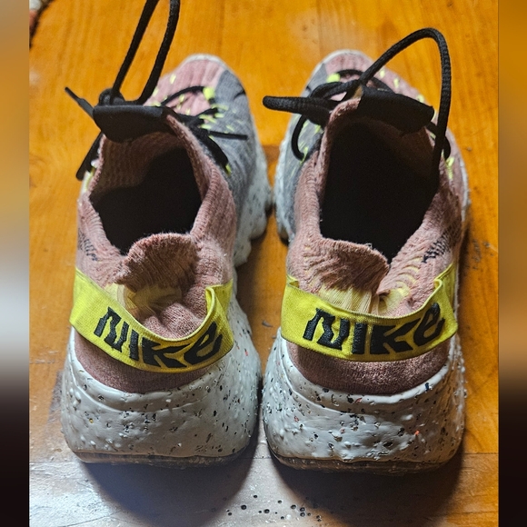 Nike Pink and Gray Space Hippie 4 Women's Sneakers - Picture 4 of 6